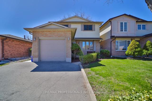 19 Salina Pl, House detached with 3 bedrooms, 3 bathrooms and 3 parking in Hamilton ON | Image 35