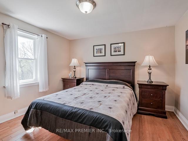 93 Black Creek Blvd, House detached with 4 bedrooms, 2 bathrooms and 4 parking in Toronto ON | Image 9