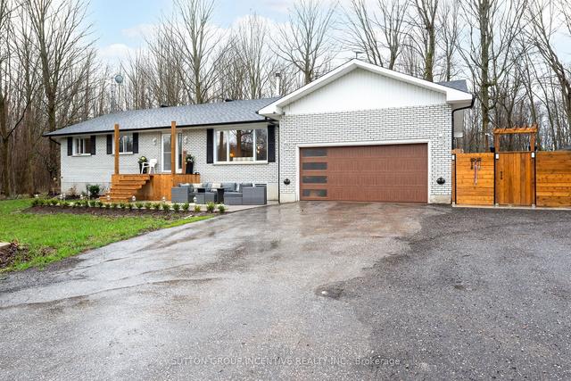 1250 6 County Rd S, House detached with 3 bedrooms, 3 bathrooms and 16 parking in Hamilton ON | Image 1