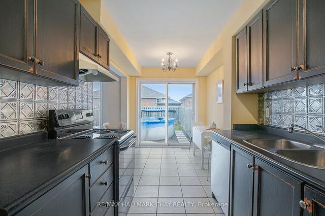 47 Michael Cres, House attached with 3 bedrooms, 3 bathrooms and 3 parking in Barrie ON | Image 7