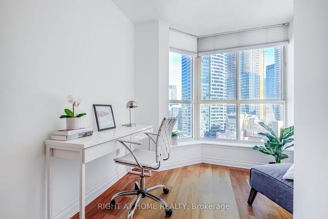 2108 - 44 St Joseph St, Condo with 1 bedrooms, 1 bathrooms and 1 parking in Toronto ON | Image 10