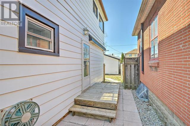 2409 Bernard, House detached with 3 bedrooms, 2 bathrooms and null parking in Windsor ON | Image 5