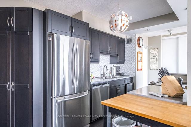 2205 - 75 Queen St N, Condo with 2 bedrooms, 1 bathrooms and 1 parking in Hamilton ON | Image 3