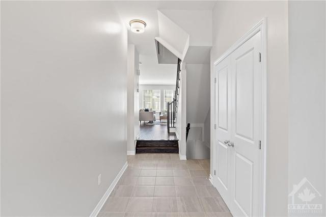 165 Angelonia Crescent, Townhouse with 3 bedrooms, 3 bathrooms and 2 parking in Ottawa ON | Image 2
