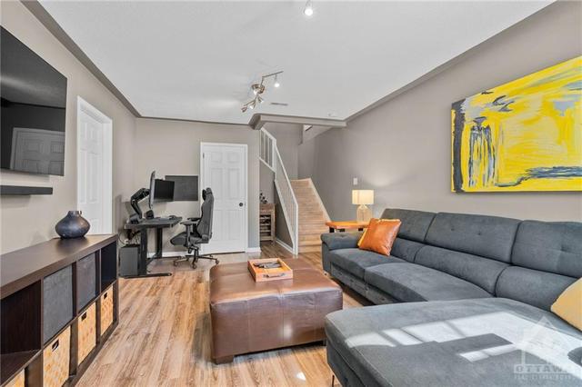2087 Liska Street, Townhouse with 3 bedrooms, 3 bathrooms and 3 parking in Ottawa ON | Image 25