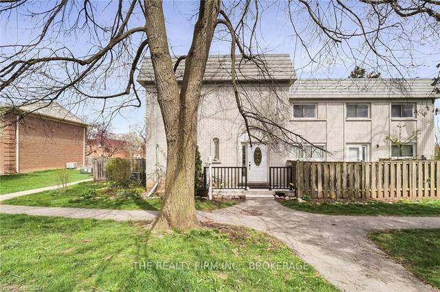 591 Gainsborough Rd, Townhouse with 3 bedrooms, 2 bathrooms and 1 parking in London ON | Image 1