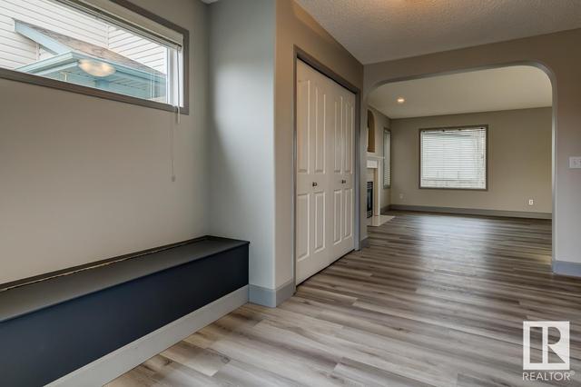 293 Foxboro Pt, House detached with 6 bedrooms, 3 bathrooms and null parking in Edmonton AB | Image 3