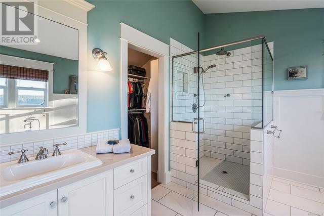 Generous Shower and Walk in Closet | Image 53