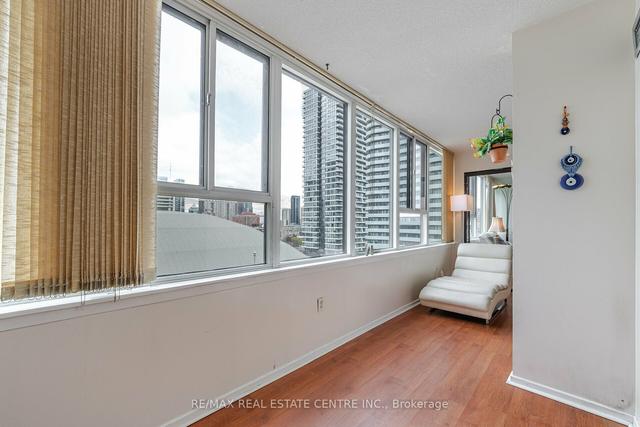 1612 - 45 Carlton St, Condo with 2 bedrooms, 2 bathrooms and 1 parking in Toronto ON | Image 20