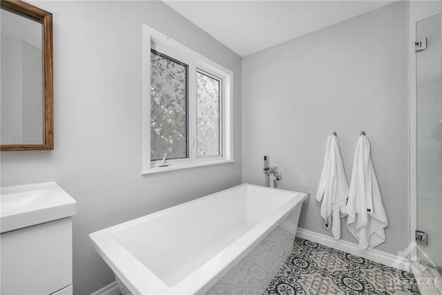720 Owls Cabin Avenue, House detached with 4 bedrooms, 4 bathrooms and 6 parking in Ottawa ON | Image 11