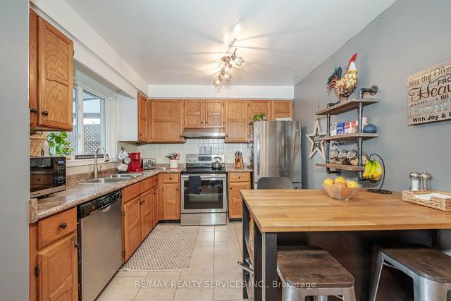 57 Dumfries Ave, House attached with 3 bedrooms, 4 bathrooms and 4 parking in Brampton ON | Image 4