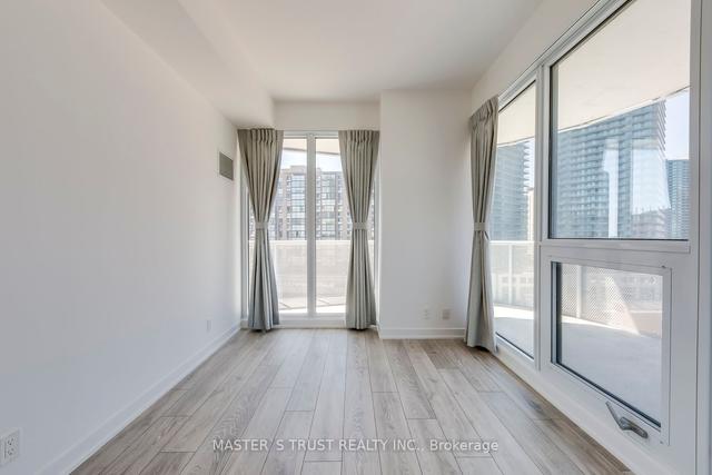 704 - 15 Holmes Ave, Condo with 3 bedrooms, 2 bathrooms and 1 parking in Toronto ON | Image 3