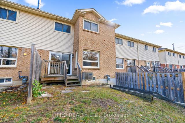 7 - 4 Farnham Dr, Townhouse with 3 bedrooms, 3 bathrooms and 2 parking in Brampton ON | Image 24