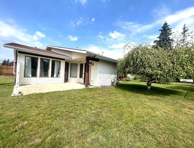 4501 52 Street, Home with 2 bedrooms, 1 bathrooms and 3 parking in Ponoka AB | Image 13
