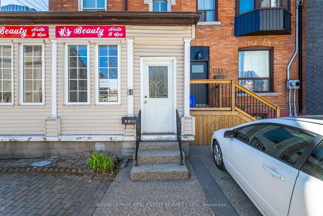 123 Market St, House semidetached with 5 bedrooms, 3 bathrooms and 1 parking in Hamilton ON | Image 34