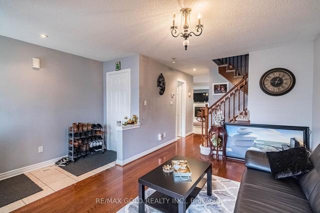 737 Craighurst Crt, House semidetached with 4 bedrooms, 4 bathrooms and 4 parking in Pickering ON | Image 2