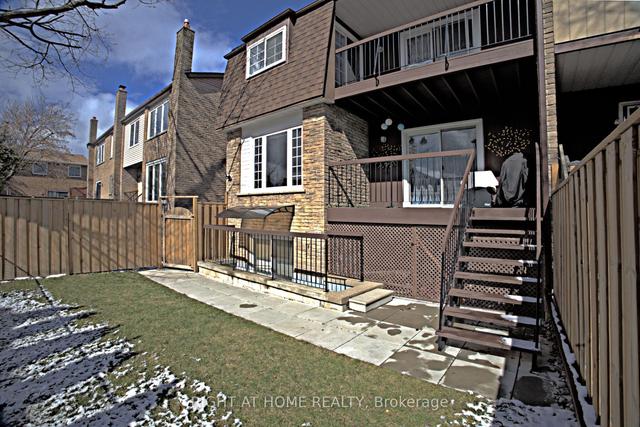122 Dollery Crt, House semidetached with 4 bedrooms, 4 bathrooms and 5 parking in Toronto ON | Image 11