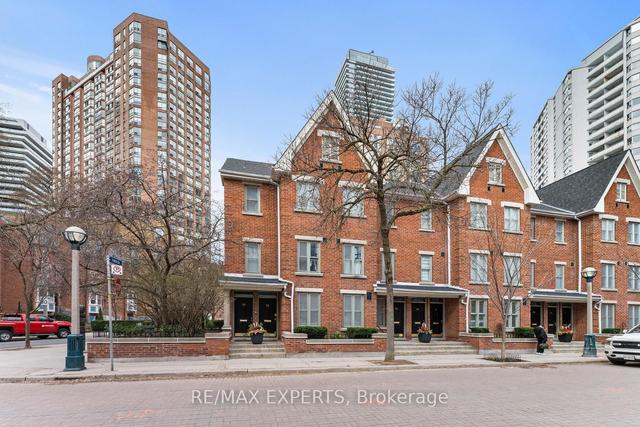 1 - 52 St Nicholas St, Townhouse with 1 bedrooms, 2 bathrooms and 2 parking in Toronto ON | Image 12