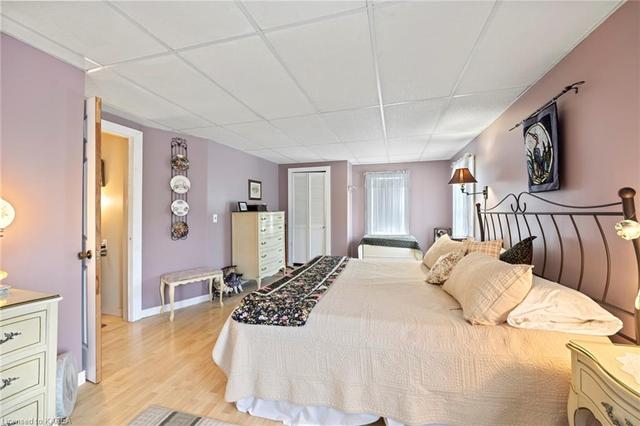 302 Burridge Road, House detached with 3 bedrooms, 2 bathrooms and 7 parking in South Frontenac ON | Image 22