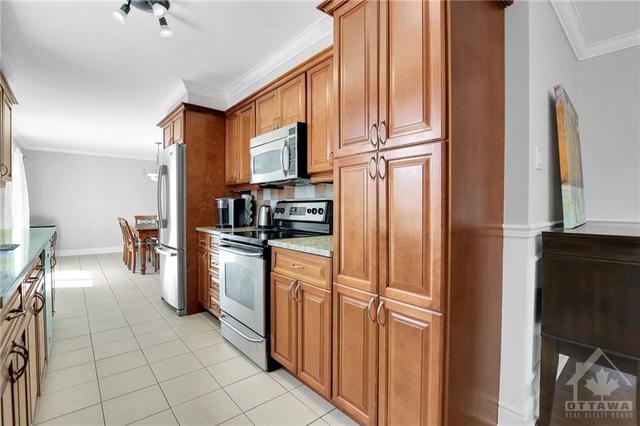 1782 Ernest Avenue, House detached with 4 bedrooms, 3 bathrooms and 6 parking in Ottawa ON | Image 13