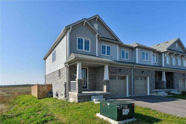 401 Pumpkin Pass, House attached with 3 bedrooms, 2 bathrooms and 1 parking in Hamilton ON | Image 2