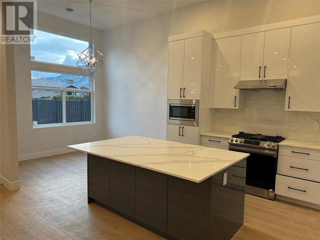 101 - 170 Arnott Place, House detached with 4 bedrooms, 4 bathrooms and 2 parking in Penticton BC | Image 7