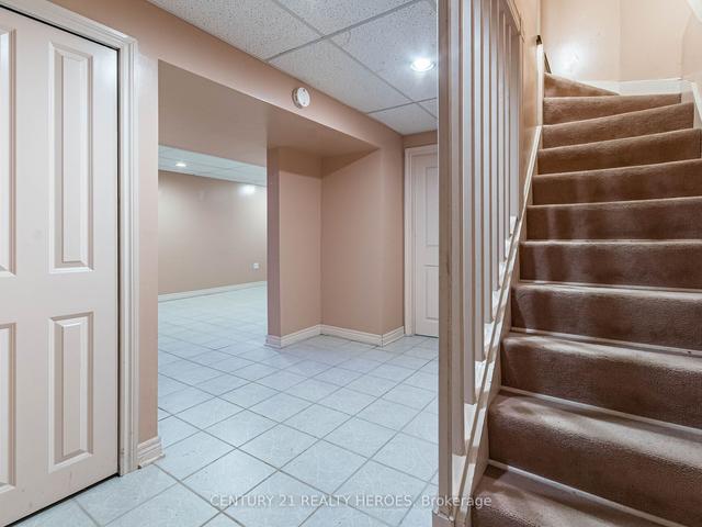 32 Niagara Pl, House detached with 3 bedrooms, 3 bathrooms and 6 parking in Brampton ON | Image 17