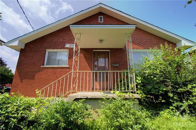 1301 Thames Street, House detached with 3 bedrooms, 2 bathrooms and 4 parking in Ottawa ON | Image 1