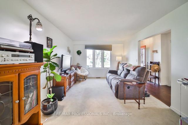 19 Salina Pl, House detached with 3 bedrooms, 3 bathrooms and 3 parking in Hamilton ON | Image 6