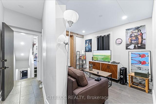 294 Gerrard St E, House detached with 9 bedrooms, 8 bathrooms and 4 parking in Toronto ON | Image 5