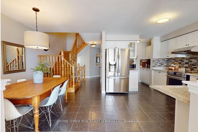 1015 Donnelly St, House semidetached with 4 bedrooms, 4 bathrooms and 4 parking in Milton ON | Image 8