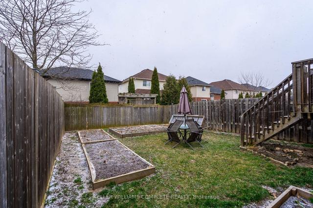 84 Hannon Cres, House attached with 3 bedrooms, 2 bathrooms and 3 parking in Hamilton ON | Image 28
