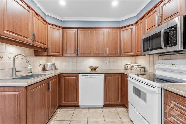 106 - 1765 Cabaret Lane, Townhouse with 2 bedrooms, 1 bathrooms and 1 parking in Ottawa ON | Image 3
