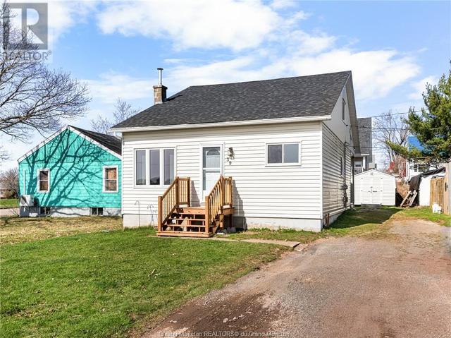 39 Appleton St, House detached with 4 bedrooms, 1 bathrooms and null parking in Dieppe NB | Image 1