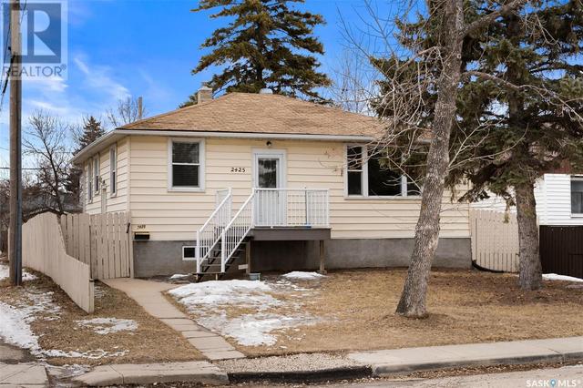 2425 Lindsay Street, House detached with 4 bedrooms, 2 bathrooms and null parking in Regina SK | Image 1