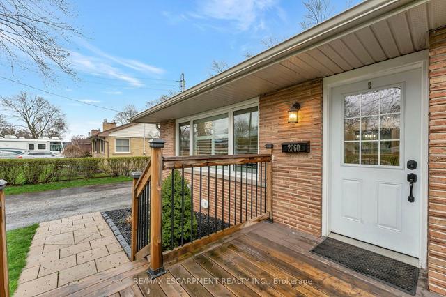 2060 Maplewood Dr, House detached with 2 bedrooms, 3 bathrooms and 5 parking in Burlington ON | Image 23