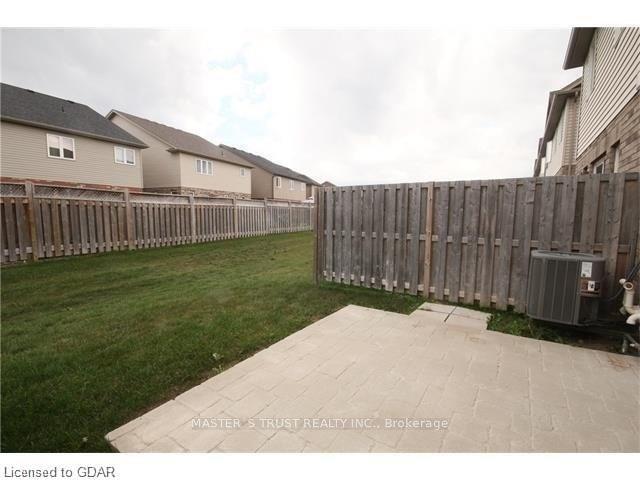 36 Waterford Dr, Townhouse with 3 bedrooms, 3 bathrooms and 2 parking in Guelph ON | Image 9