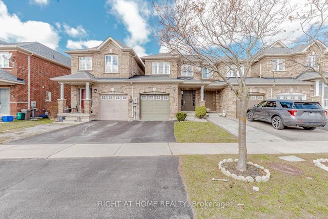53 Christephen Cres, House attached with 3 bedrooms, 3 bathrooms and 2 parking in Richmond Hill ON | Image 1