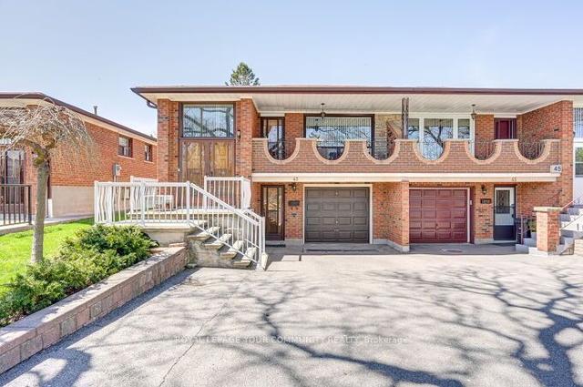 43 Starview Dr, House semidetached with 3 bedrooms, 2 bathrooms and 4 parking in Toronto ON | Image 1