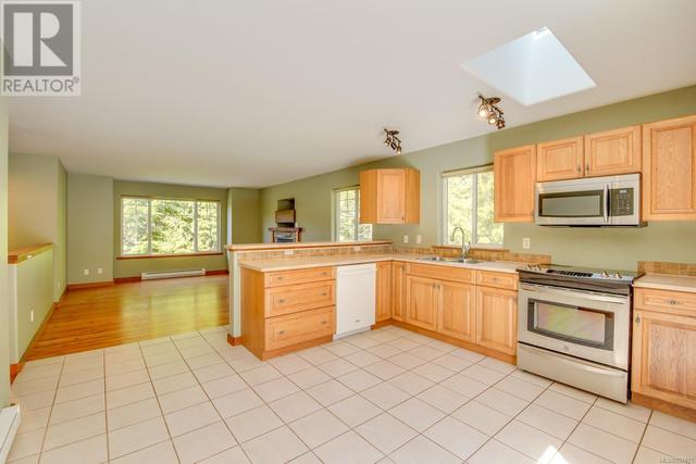 1865 St. Jacques Blvd, House detached with 4 bedrooms, 3 bathrooms and 1 parking in Ucluelet BC | Image 10
