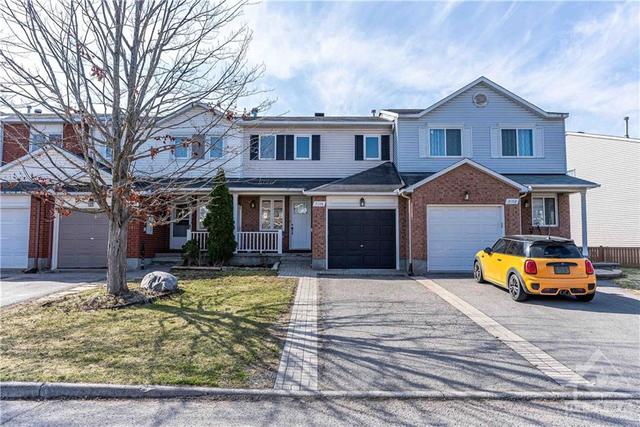 2104 Sacramento Drive, Townhouse with 3 bedrooms, 2 bathrooms and 3 parking in Ottawa ON | Image 1