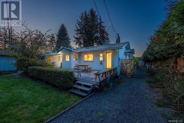 8028 Lantzville Rd, House detached with 4 bedrooms, 3 bathrooms and 4 parking in Lantzville BC | Image 8