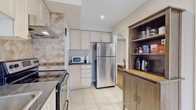 88 Giancola Cres, House attached with 3 bedrooms, 3 bathrooms and 4 parking in Vaughan ON | Image 2