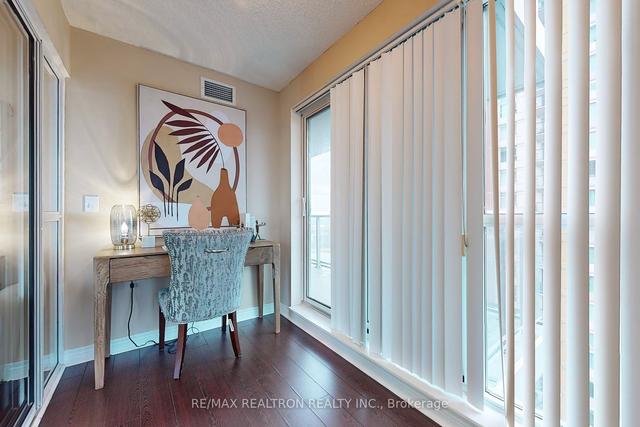 1910 - 50 Town Centre Crt, Condo with 2 bedrooms, 2 bathrooms and 1 parking in Toronto ON | Image 3