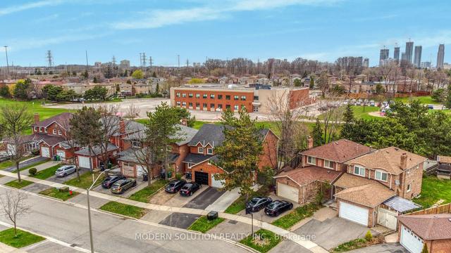 1100 Sawgrass Cres, House semidetached with 3 bedrooms, 3 bathrooms and 3 parking in Mississauga ON | Image 12