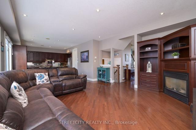 29 Oak Ridge Dr, House detached with 4 bedrooms, 4 bathrooms and 5 parking in Orangeville ON | Image 6