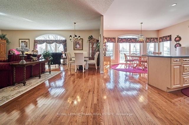 10 Crescent Moon Lane, House detached with 2 bedrooms, 3 bathrooms and 8 parking in Kawartha Lakes ON | Image 3