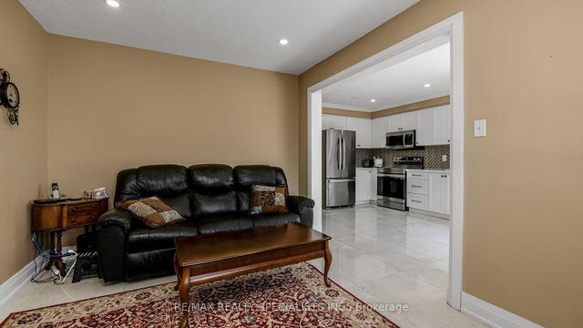 108 Twin Pines Cres, House detached with 3 bedrooms, 4 bathrooms and 6 parking in Brampton ON | Image 7