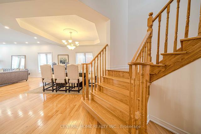 12 Hayfield Cres, House detached with 5 bedrooms, 4 bathrooms and 6 parking in Richmond Hill ON | Image 4