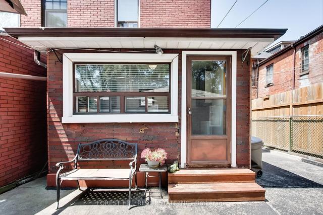23 Lansdowne Ave, House semidetached with 5 bedrooms, 2 bathrooms and 2 parking in Toronto ON | Image 31